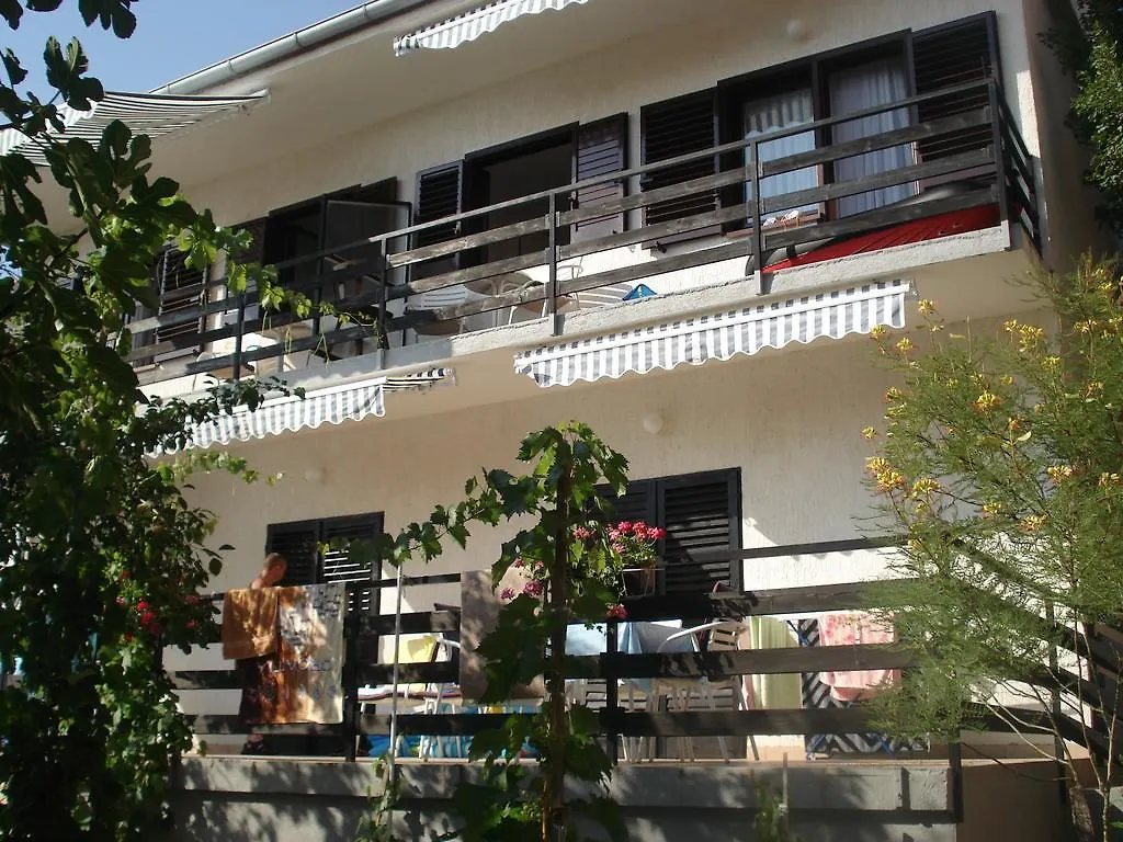 Apartments Jurlina Seline 0*,