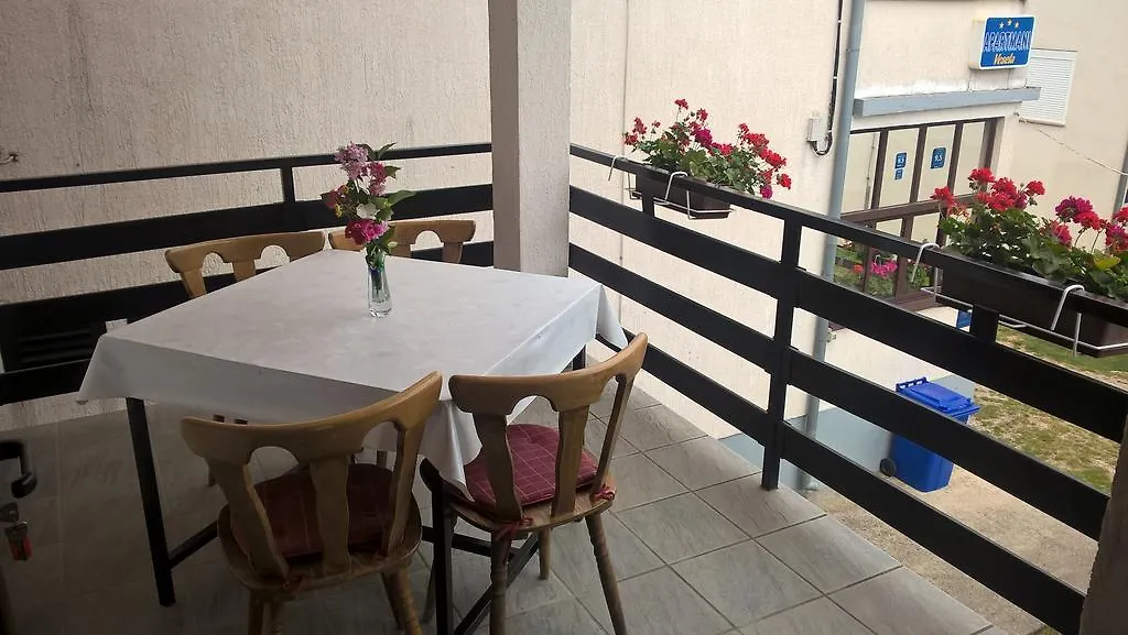 Apartments Jurlina Seline